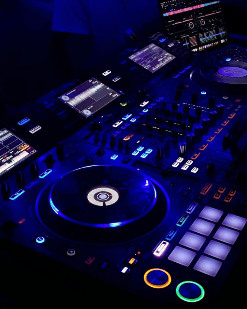 DJ